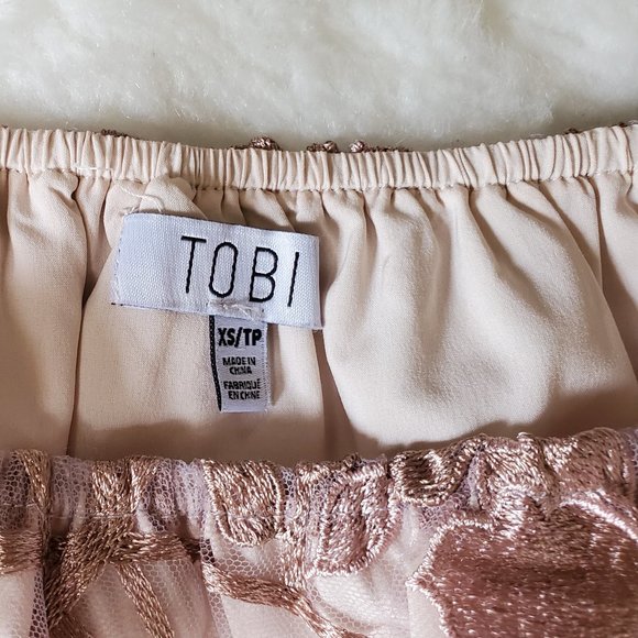NWOT TOBI ROSE GOLD LACE OFF SHOULDER CROPPED TOP - Picture 9 of 9